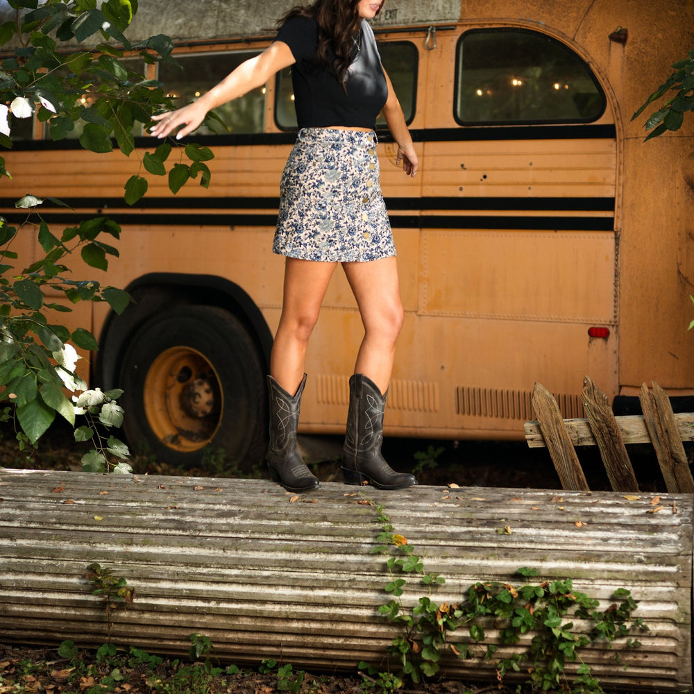 Dead Man's Kiss Black